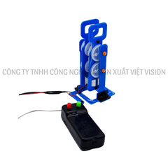 Mô hình robot đi bộ năng lượng mặt trời điều khiển bằng tay