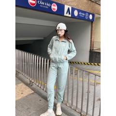 Bộ thể thao nữ  MLB chất gió áo lót lưới, túi áo quần có khóa,logo thêu, bo gấu áo quần,  set thu đông co giãn vnxk