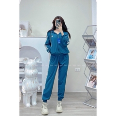 Bộ thể thao nữ Adidas chất gió cao cấp mềm mịn CÓ MŨ 3 sọc khỏe khoắn, áo lót lưới, túi áo quần có khóa,  BGWM11
