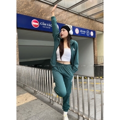 Bộ thể thao nữ  MLB chất gió áo lót lưới, túi áo quần có khóa,logo thêu, bo gấu áo quần,  set thu đông co giãn vnxk