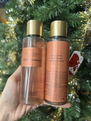 CỦA MỸ Xịt thơm toàn thân Bodymist Victoria's Secret mùi Amber Romance thơm nhẹ nhàng quyến rũ chai 250ml