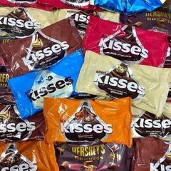 Kẹo Chocolate hershey's kisses 315g cookies 'n' creme màu xanh hàng Mỹ
