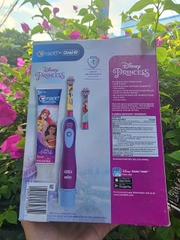 Nguyên set Bàn chải điện + kem crest và đầu thay bàn chải trẻ em Oralb dành cho trẻ em từ 3 tuổi. hàng Mỹ
