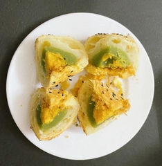 Khám phá hương vị độc đáo của bán Mochi Gà Quay Trứng Muối