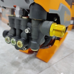Máy rửa xe dùng điện HUKAN HK-CWM3000 (có chỉnh áp - chống giật)