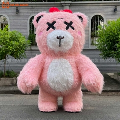 Mascot Hơi Gấu Mắt Chữ X Màu Hồng