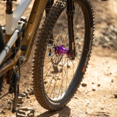 Bánh Bộ Chris King MTN30 AL 27.5/29 28H Boost 6-Bolt