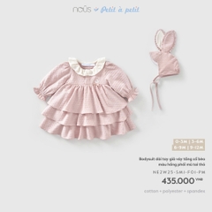 (0M-9M) NOUS - Bodysuit dài tay giả váy tầng cổ bèo màu hồng phối mũ tai thỏ - SS26.T10A