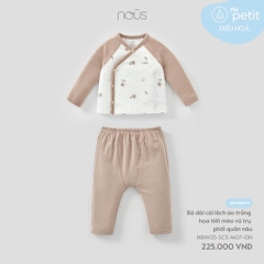 NOUS - Bộ dài cài lệch áo trắng họa tiết mèo vũ trụ phối quần nâu -SS25.T9A