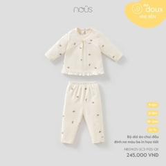 NOUS - Bộ dài áo chui đầu đính nơ màu be in họa tiết - SS25.T10A