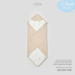 NOUS - Chăn ủ màu nâu nhạt phối trắng họa tiết gấu - SS25.T10A