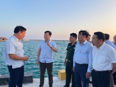 Phú Quý không một mình