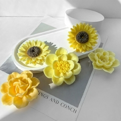 Khuôn Silicon - Hoa Cúc Trạng Nguyên Chấm - Cánh Thẳng - 6cm