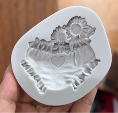 Khuôn Silicon - Em Bé - Yếm Hoa Bé Gái