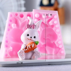 Khuôn Silicon - Động Vật - Con Thỏ Ngồi 2 Mảnh Ôm Cà Rốt 7.3cm