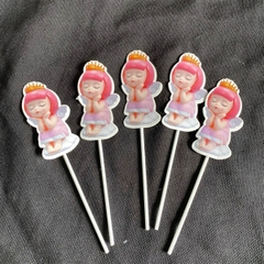 PKC - Bé Gái - Vương Miện Chống Cằm