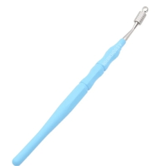 TAY CẦM HỖ TRỢ BÁC SỸ TRONG QUÁ TRÌNH LẤY TỦY