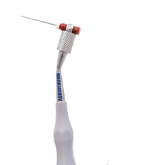 TAY CẦM HỖ TRỢ BÁC SỸ TRONG QUÁ TRÌNH LẤY TỦY