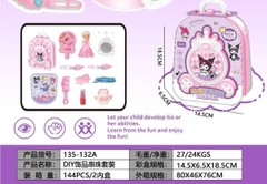 135-132A  HỘP VALI XỎ CHUỖI SANRIO