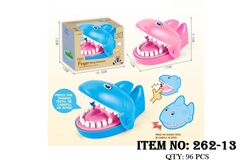 262-13 HỘP CÁ MẬP CẮN TAY