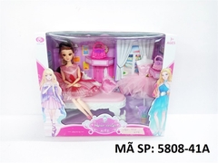 5808-41A HỘP BABY 1C KHỚP, MẮT THỦY TINH + 1C ÁO + GHẾ SOFA, 1 GỐI + 1C CHÓ