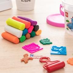 Đất sáp nặn Deli 7022/Y005 12 màu + 3 khuôn