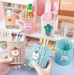 Rổ cắm bút nhựa tròn dán hình