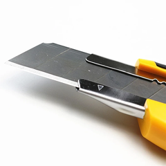 Dao rọc giấy lớn Deli 2064 18mm