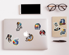 Sticker Linh Lan Set 50 hình hộp giấy