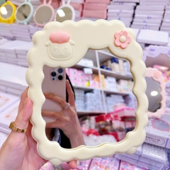 Gương để bàn khung nhựa, cừu hoa cách điệu 20x16.5cm (vàng/hồng/trắng)