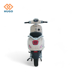 Xe máy điện Hugo Elegant màu vàng cát