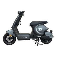 Xe máy điện Hugo S3 màu xám sần