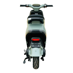 Xe máy điện Hugo S3 màu xám xi măng