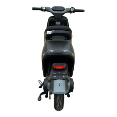 Xe máy điện Hugo S3 màu xám sần