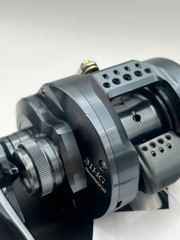 SHIMANO 24 CALCUTTA CONQUEST SHALLOW EDITION 31HG LEFT HANDLE (USED)
