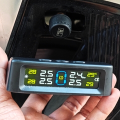 Cảm Biến Áp Suất Lốp Ô Tô TPMS Phiên Bản QUỐC TẾ Màn Hình Màu dùng Năng Lượng Mặt Trời mẫu mới 2025