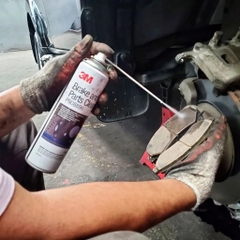 Chai Xịt Vệ Sinh Làm Sạch Bố Thắng Ô Tô, Xe Máy 3M PN08896 Brake and Parts Cleaner (chai 600ml)