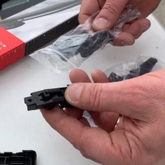 Gạt Mưa Ô Tô WURTH Flat Blade Max Thân Mềm CAO CẤP Hỗ Trợ Thay Ngàm Đa Năng Cho Hầu Hết Dòng Xe Hơi