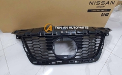 Mặt Ca Lăng Nissan Almera | 623105EC0A – Phụ Tùng Chính Hãng Tại Tiến An