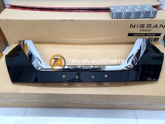 Ốp Mặt Ca Lăng Nissan Almera 620705EK0A – Phụ Tùng Chính Hãng Tại Tiến An