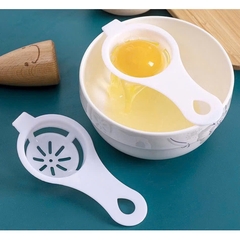 Dụng cụ tách lòng trứng thông minh