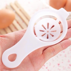 Dụng cụ tách lòng trứng thông minh