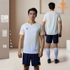 Quần áo bóng đá Riki Gunn