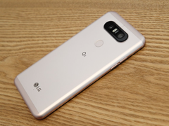 LG Q8