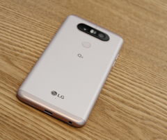 LG Q8