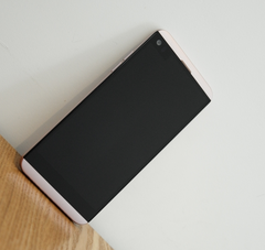 LG Q8