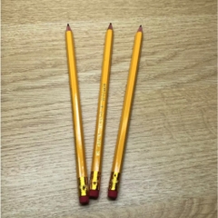 [Lẻ 1 cây] Bút viết chì gỗ Gstar 009 MÀU VÀNG 2B có đầu gôm
