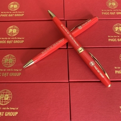 Bút Kim Loại Xoay Màu Đỏ HU-BKL 13 – Quà Tặng May Mắn Và Thành Công