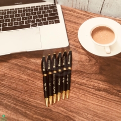 Gia Công Logo Lên Bút Kim Loại Và Hộp Đựng  – Quà Tặng Doanh Nghiệp Đẳng Cấp