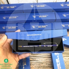 Quà Tặng Thầy Cô, Bút Ký Khắc Tên Kèm Hộp Giấy Sang Trong - khách hàng Sun&mon